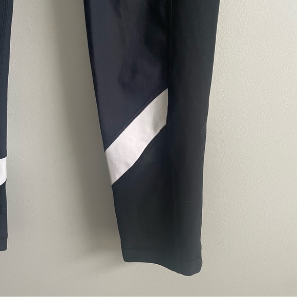 Bundle: 2 pairs of size small 90 Degree Leggings - Picture 9 of 16